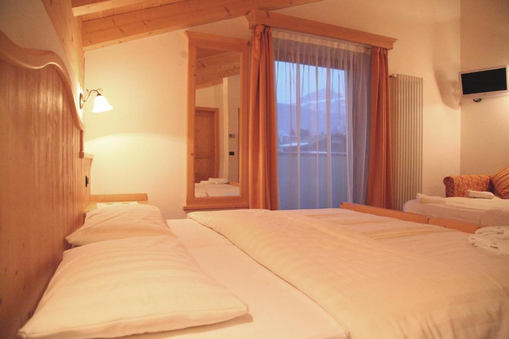 Garni Pra Fiori Hotel Campitello di Fassa Room photo