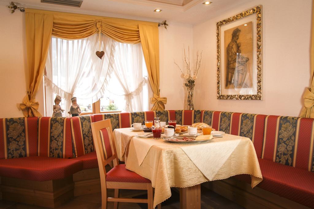 Garni Pra Fiori Hotel Campitello di Fassa Exterior photo